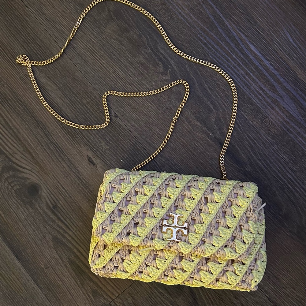 TORY BURCH WOMENS MINI KIRA FLAP RAFFIA WOVEN HANDBAG GOLD CHAIN YELLOW NUDE